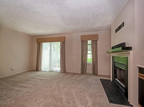 651 Newport Dr, Pittsburgh PA  15235-3226 exterior