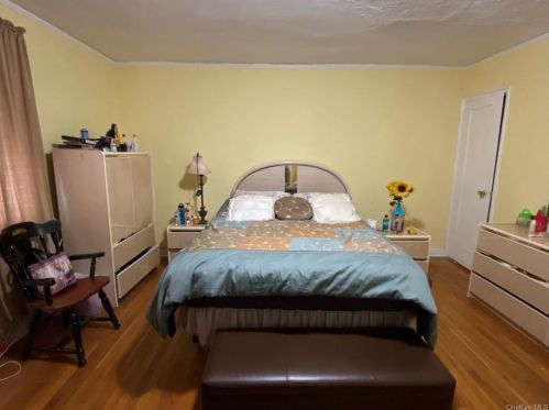 2899 Dewitt Pl, Bronx NY 10469-5564 exterior