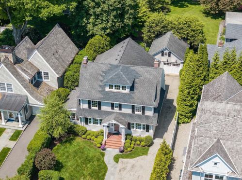 89 Shore Rd, Old Greenwich, CT 06870-2218