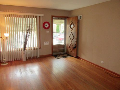 5303 Meade Ave, Chicago, IL 60638-2611