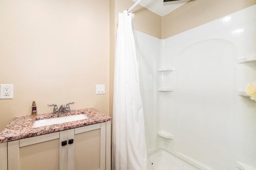 6922 Lovers Ln, Kalamazoo MI 49002-4427 exterior