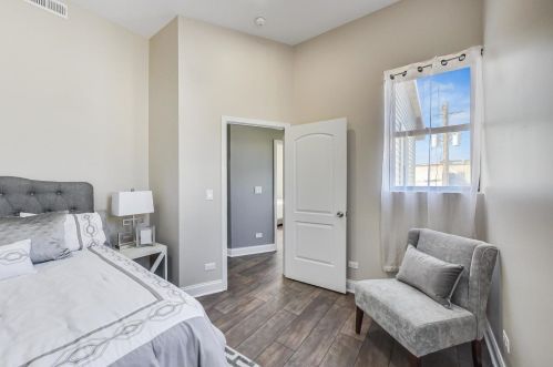 2718 Monroe St, Chicago IL 60624-2661 exterior