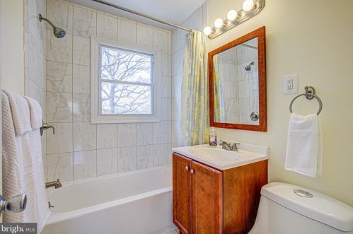 6918 Westhampton Dr, Alexandria VA 22307-1528 exterior