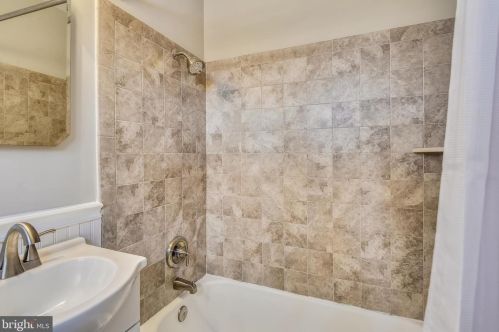 3555 Martha Custis Dr, Alexandria VA 22302-2003 exterior