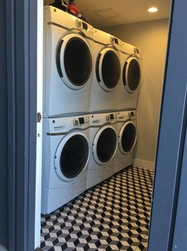 624 37th St, Austin TX  78705-1219 exterior