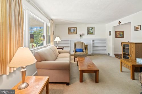 5 Glen Stewart Dr, Trenton, NJ 08618-1949