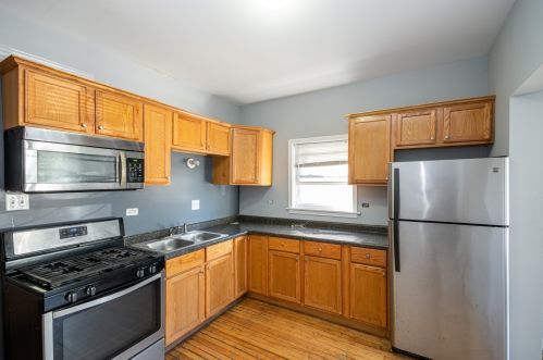 8322 Houston Ave, Chicago IL 60617-2543 exterior