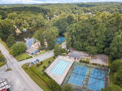 8474 Lake Dr, Lithonia GA  30039-6562 exterior