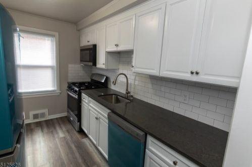 6 Washington Ave, Springfield NJ  07081-1917 exterior