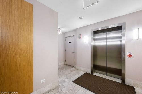 744 Fullerton Pkwy, Chicago, IL