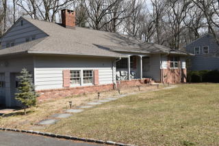 39 Skylark Rd, Springfield NJ  07081-3607 exterior