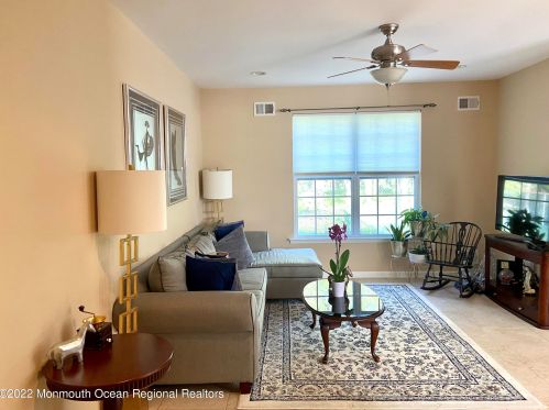 7 Walkabout Ct, Lakehurst NJ 08759-5177 exterior