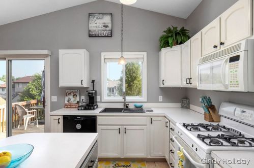 553 Sunmeadow Dr, Grand Rapids MI 49508-7712 exterior