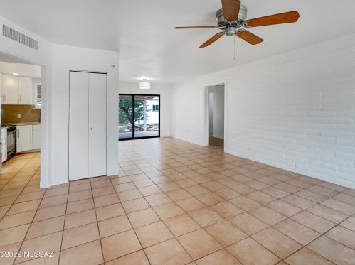 8012 Scarlett St, Tucson, AZ 85710-4112