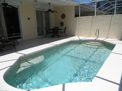 7504 Berkshire Pne Dr, Naples FL 34104-9441 exterior