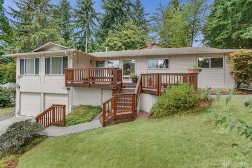 10726 Sunrise Dr, Bothell, WA 98011-3218
