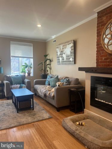 811 Girard Ave, Philadelphia PA  19122-4212 exterior