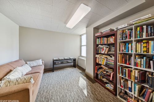 525 Hawthorne Pl, Chicago IL  60657-2907 exterior