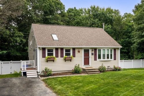 21 Cains Hill Dr, Taunton, MA 02718-1542