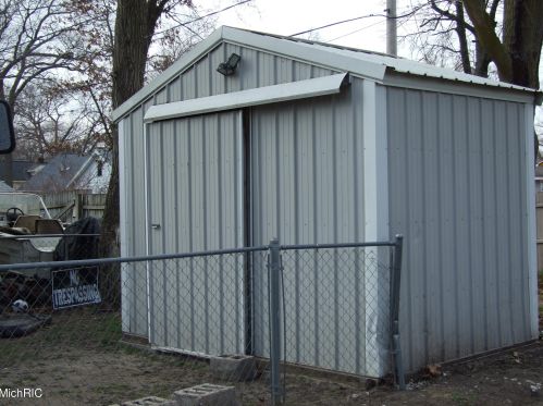 1196 Emerson Ave, Meskegon MI 49442-5205 exterior