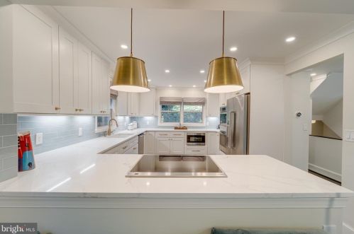 4536 Broad Branch Rd, Washington, DC 20008-1005