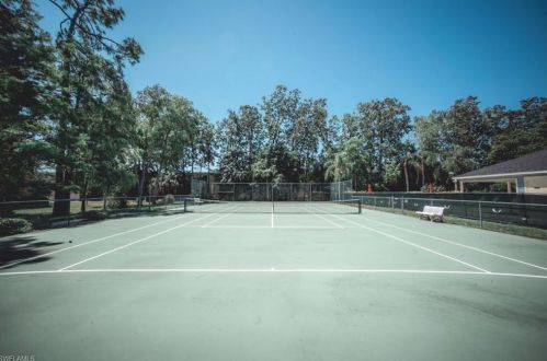 1316 Derbyshire Ct, Naples FL 34116-3633 exterior