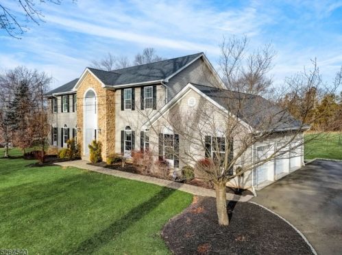 829 Bluestone Ln, Bridgewater, NJ 08807-1332