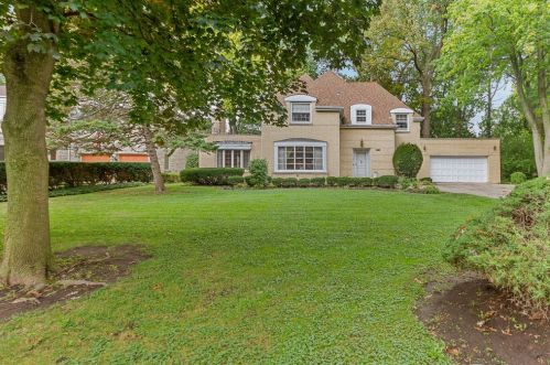 6630 Tower Circle Dr, Chicago, IL 60712-3218