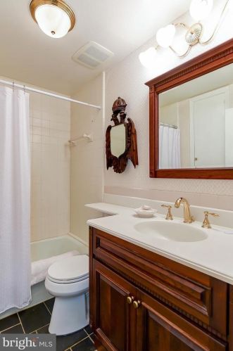 217 6 St, Washington DC 20003-1135 exterior