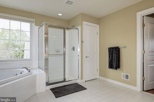 204 Deep Trail Ln, Rockville MD  20850-7753 exterior