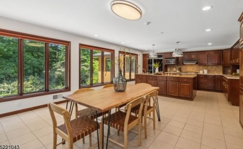 53 Highlander Dr, Scotch Plains NJ 07076-2419 exterior