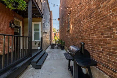 2112 Sidney St, Saint Louis MO 63104-2834 exterior