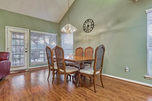 102 Golfview Dr, Montgomery TX 77356-8804 exterior