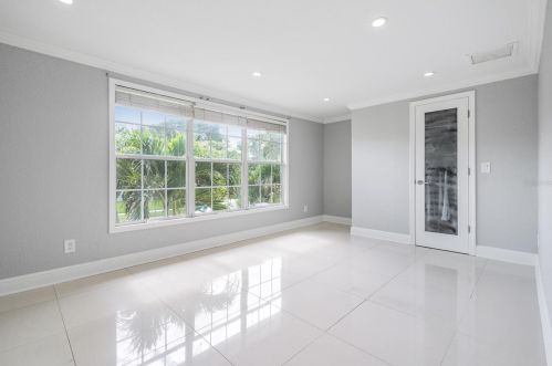 8201 Kirkwood Dr, Tampa FL  33634-2238 exterior