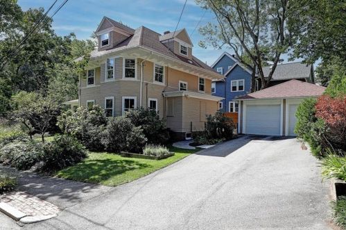 690 Angell St, Providence RI 02906-5309 exterior