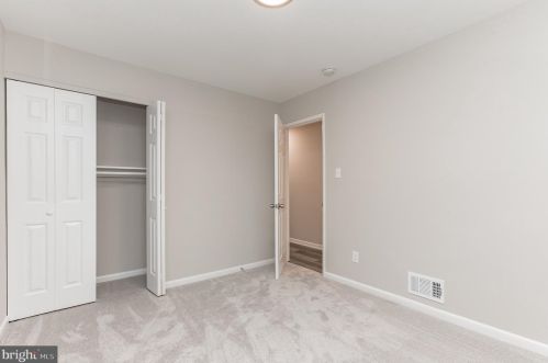 4613 Creek Shore Dr, Rockville MD 20852-2410 exterior