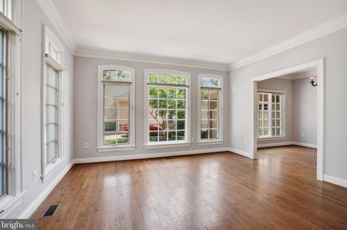 7418 Old Maple Sq, Mc Lean VA  22102-2817 exterior