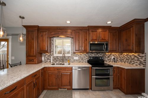 6948 Firefox Cir, Taylorsville UT 84081-5376 exterior