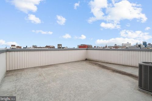 900 16th St, Philadelphia PA  19130-1677 exterior