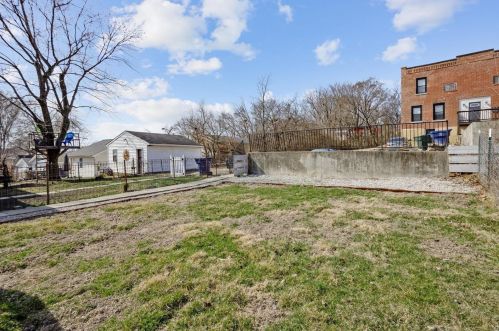 2011 Schaeffer Pl, Saint Louis MO 63139 exterior