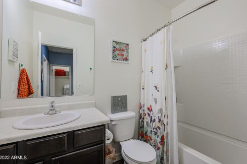 4022 81 Dr, Phoenix AZ 85043-1561 exterior