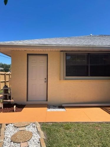 561 Sunnybrook Ter, Fort Pierce FL 34983-2669 exterior