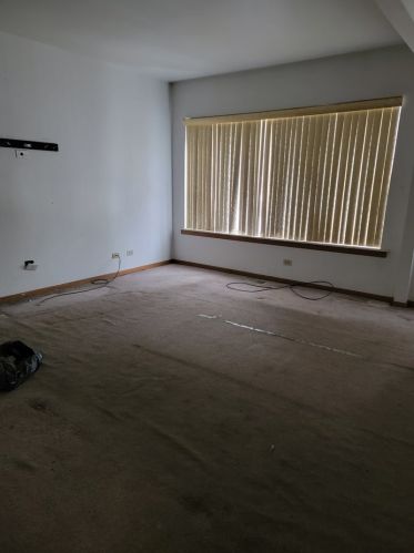 8010 Ridgeland Ave, Chicago, IL 60617-1009