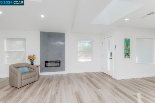 318 Soule Ave, Concord CA  94523-3639 exterior