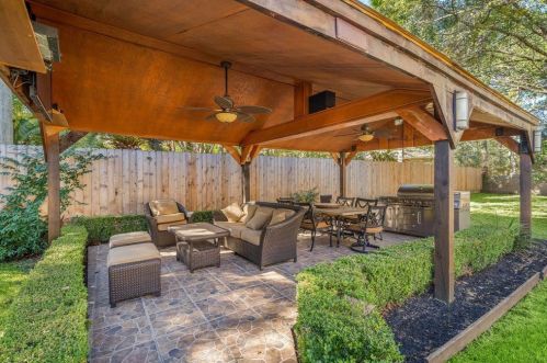 1611 Lodge Falls Ct, Humble TX 77345-1881 exterior