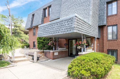 404 Lexington St, Pittsburgh, PA 15208-2521