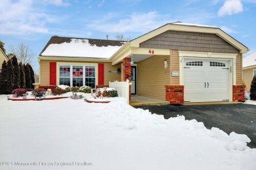 49 Leighton Ln, Lakehurst, NJ 08759-6715