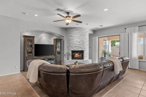 2425 Barbie Ln, Phoenix AZ  85085-5004 exterior