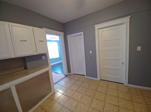 7303 Oakley Ave, Chicago IL 60636-3114 exterior