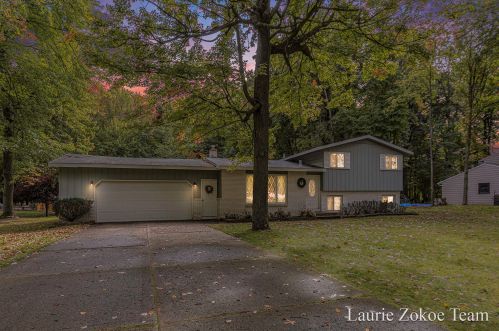 692 Dover Dr, Grand Rapids, MI 49534